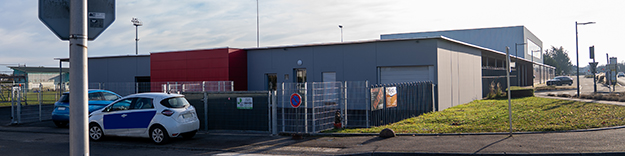 Le poste de police renaît de ses cendres